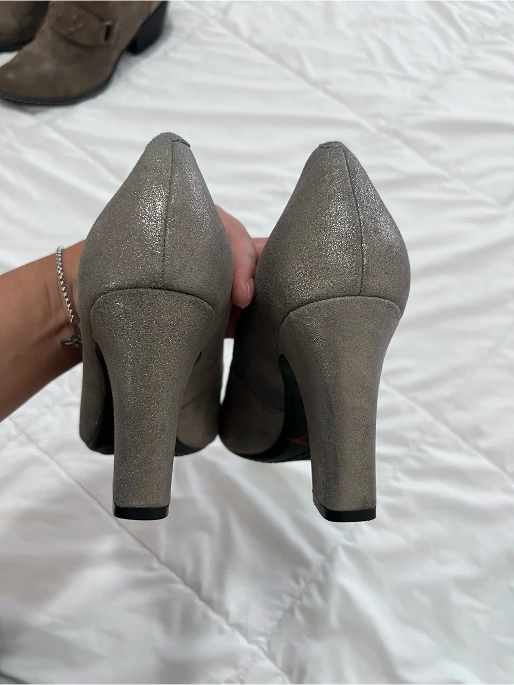 AEROSOLES elegant pewter
